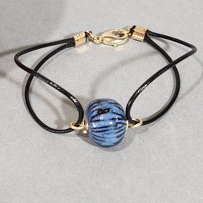 Bracelet artisanal fantaisie perle céramique bleu et noir  