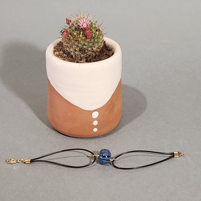 Bracelet artisanal fantaisie perle céramique bleu et noir  