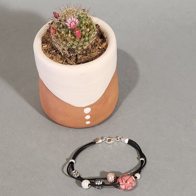Bracelet artisanal fantaisie perle céramique  tons rouge corail