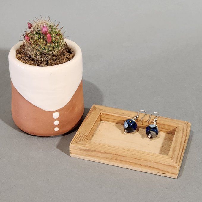 Boucles d'oreilles artisanales perle bleue en céramique. 