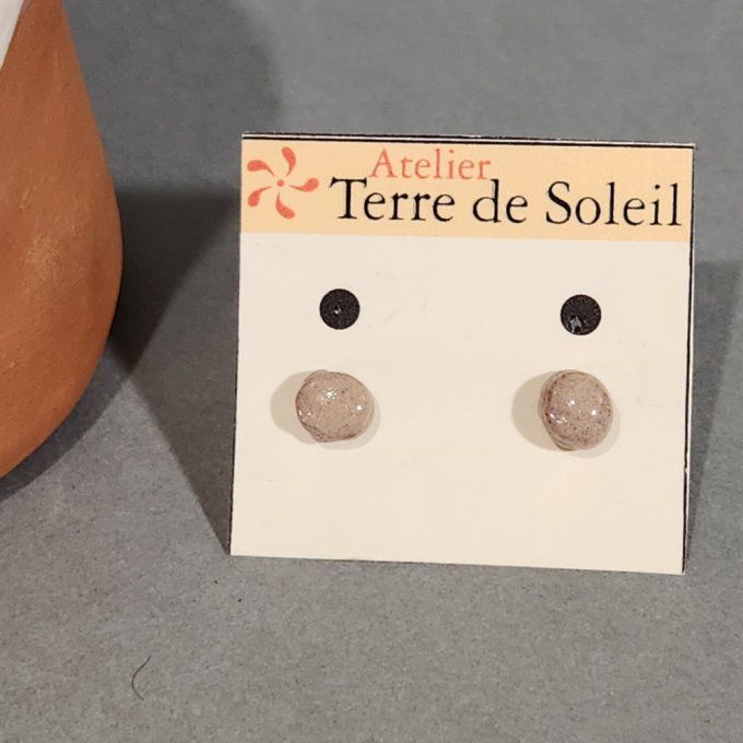 Boucles d'oreilles puces artisanales perles en céramique. Pièce unique 