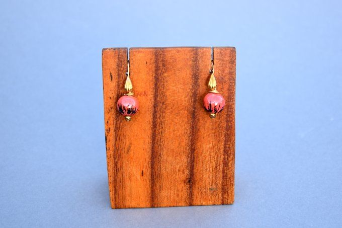 Boucles d'oreilles artisanales perles orange et noir en céramique. 