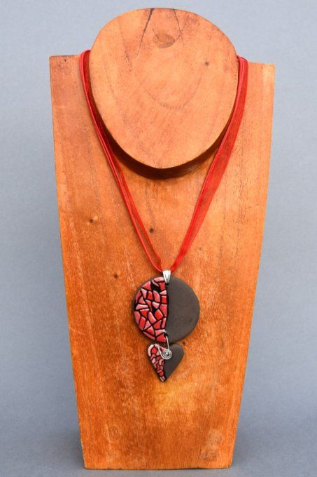 Collier réglable artisanal avec perles céramique ronde et cœur rouge et noir  