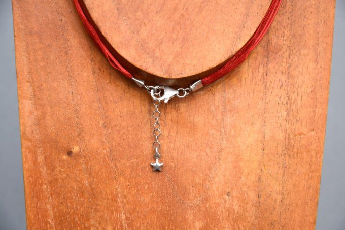 Collier réglable artisanal avec perles céramique ronde et cœur rouge et noir  