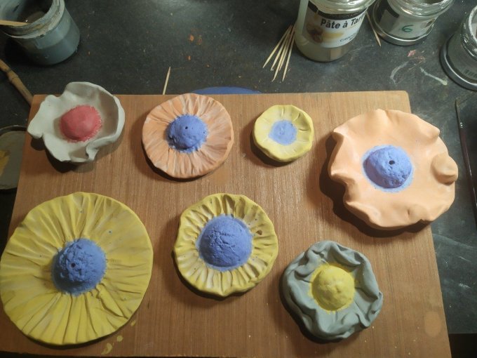 Stage d'Initiation à la Poterie VI : confection de masques décoratifs